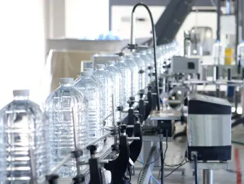 自社工場で一貫生産 自社工場の生産ライン